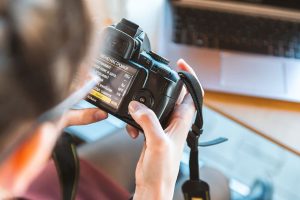 Cara Merawat Kamera DSLR Yang Benar - Ririsaci Studio